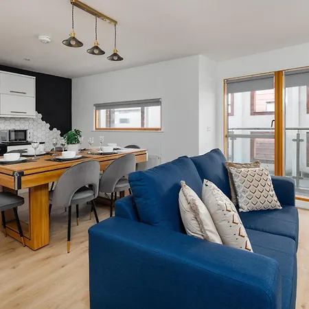 Apartment Flatzy - Prime With Ping Pong Table