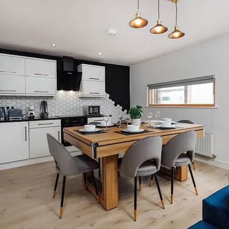 Flatzy - Prime With Ping Pong Table Apartment Liverpool