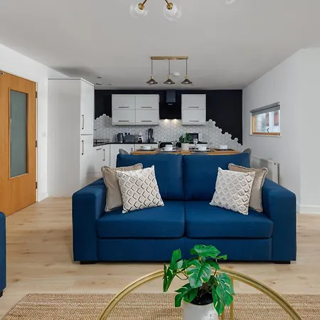 Apartment Flatzy - Prime With Ping Pong Table *