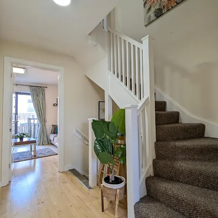 Large 3-bedrooms House Near Centre Free Parking Liverpool