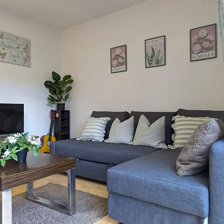 Large 3-bedrooms House Near Centre Free Parking Liverpool