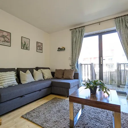 Large 3-bedrooms House Near Centre Free Parking Casa vacanze