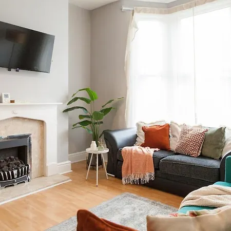 Cozy 3br Near Anfield & Goodison & Netflix Ferienhaus