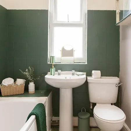 Cozy 3br Near Anfield & Goodison & Netflix Ferienhaus *