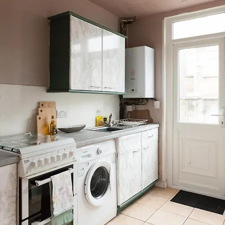 Cozy 3br Near Anfield & Goodison & Netflix Ferienhaus