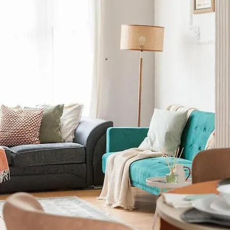 Cozy 3br Near Anfield & Goodison & Netflix Ferienhaus