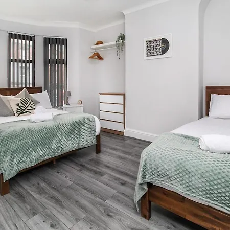 Family Getaway Near Centre, Pets Encouraged Liverpool