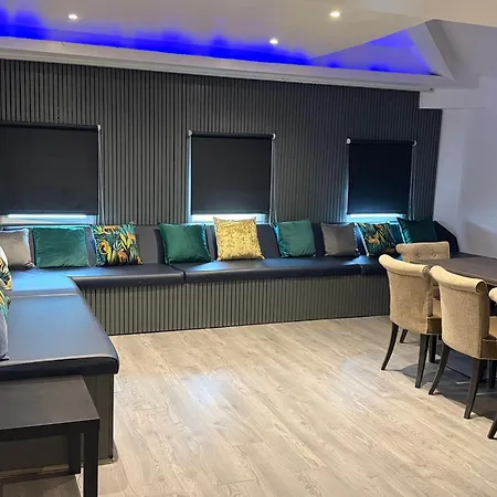 Amazing 10 Bed On Mathew Street Sleeps 18
