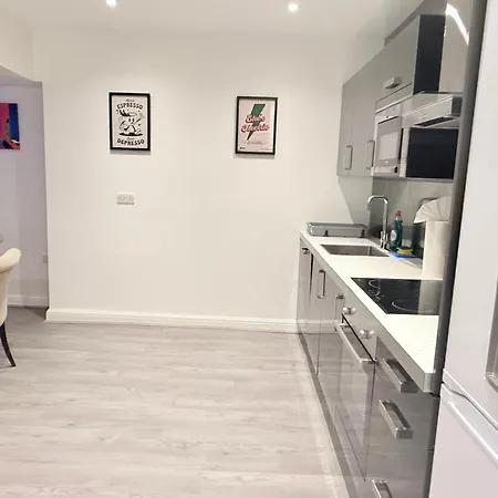 Amazing 10 Bed On Mathew Street Sleeps 18 Liverpool