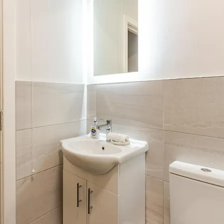 Spacious Getaway - Modern 2-bed Sleeps 10, Perfect For Groups & Families * Liverpool