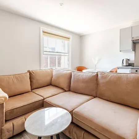 Aparthotel Spacious Getaway - Modern 2-bed Sleeps 10, Perfect For Groups & Families *