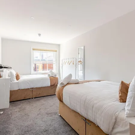 Aparthotel Spacious Getaway - Modern 2-bed Sleeps 10, Perfect For Groups & Families Liverpool