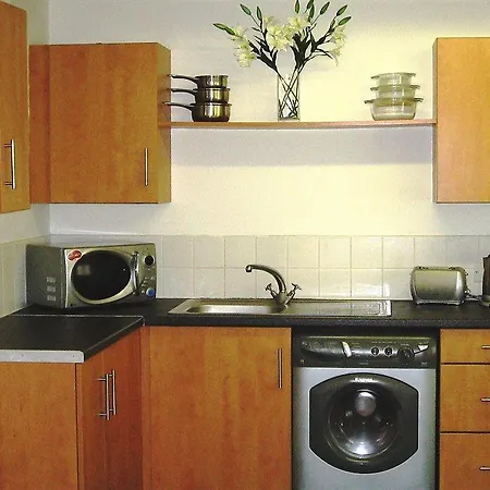 Oyo Arinza Apartments, Liverpool