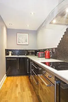 Epic - Campbell Street Apartment 4*
