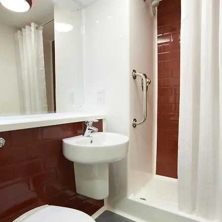 Travelodge The Hotel 3*