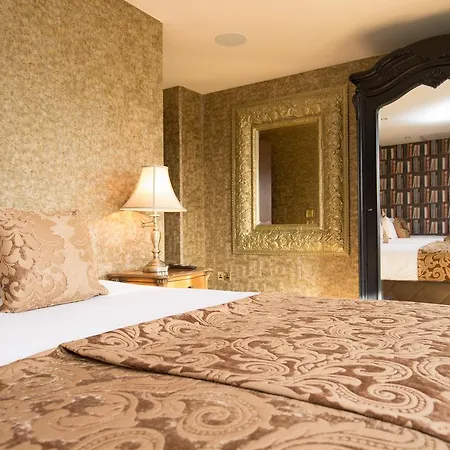 Signature Living At Shankly Aparthotel 4*