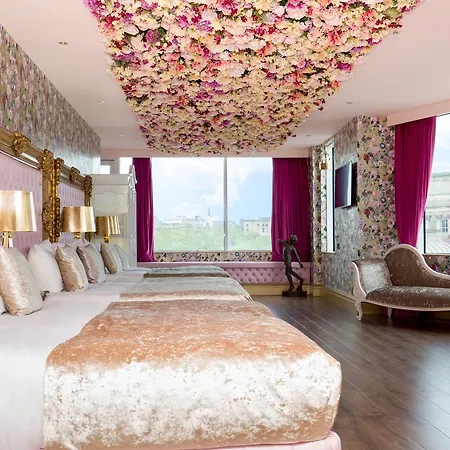 Signature Living At Shankly Aparthotel 4*
