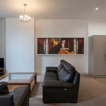 The Castle Collection - 25 Castle Street *