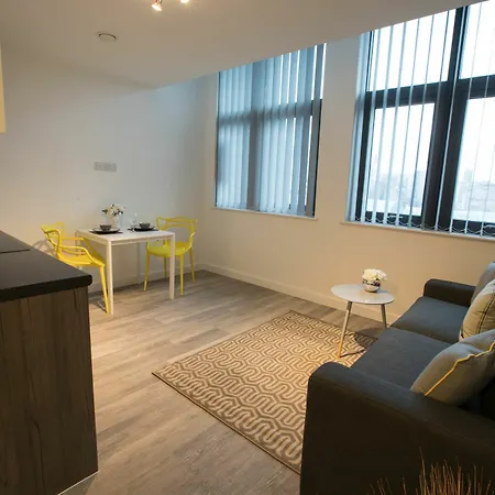 Caro Short - Parker Street Aparthotel