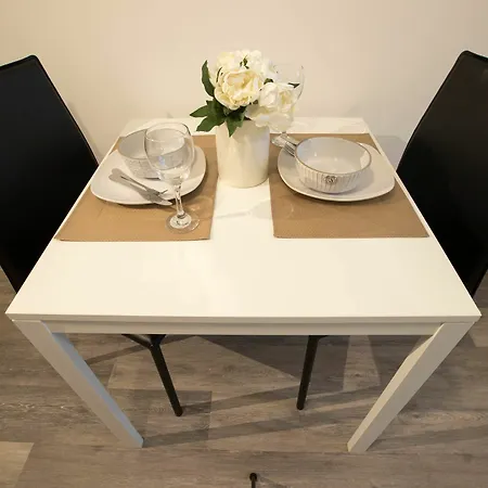 Caro Short - Parker Street 4*