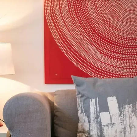 Mayfield Road Apartment *