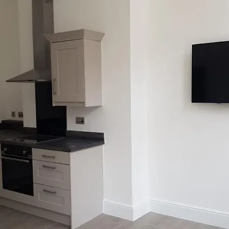 16 Queen Avenue Collection By Happy Days Liverpool