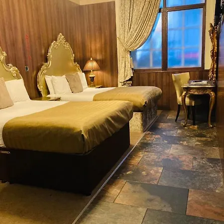 30 Street Hotel