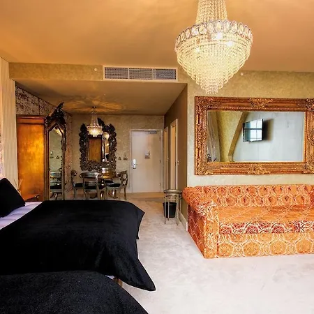 Hotel 30 Street 4*