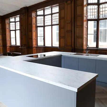 16 Queen Avenue Collection By Happy Days * Liverpool