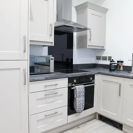 16 Queen Avenue Collection By Happy Days Liverpool