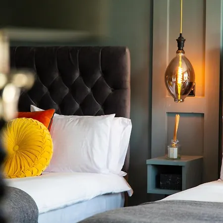 Phoenix Hotel 4*
