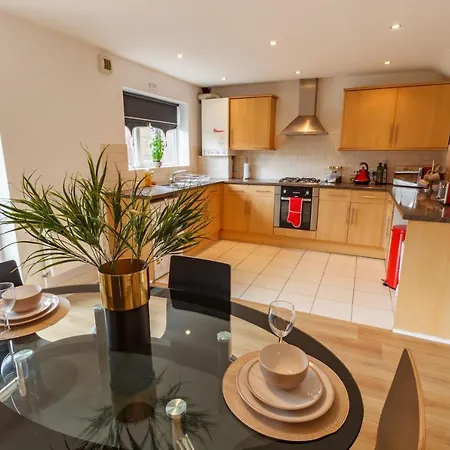 Host - In A Spacious Coliving And Coworking With Garden, And Parking Close To Centre Πανσιόν *