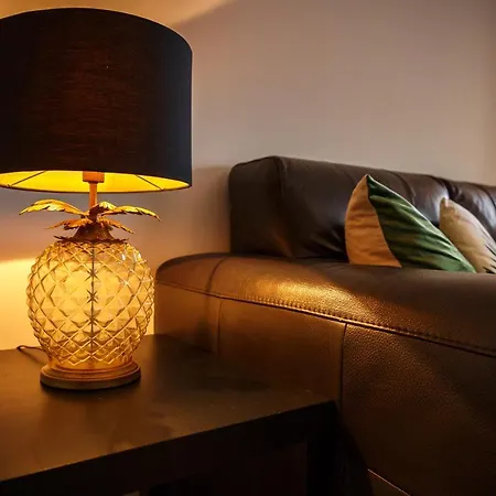 Πανσιόν Host - In A Spacious Coliving And Coworking With Garden, And Parking Close To Centre