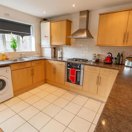 Πανσιόν Host - In A Spacious Coliving And Coworking With Garden, And Parking Close To Centre