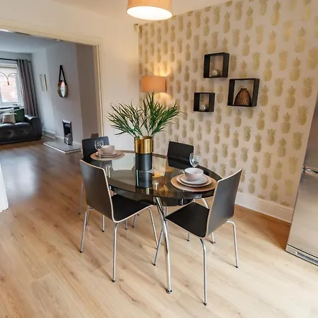 Host - In A Spacious Coliving And Coworking With Garden, And Parking Close To Centre Πανσιόν Λίβερπουλ