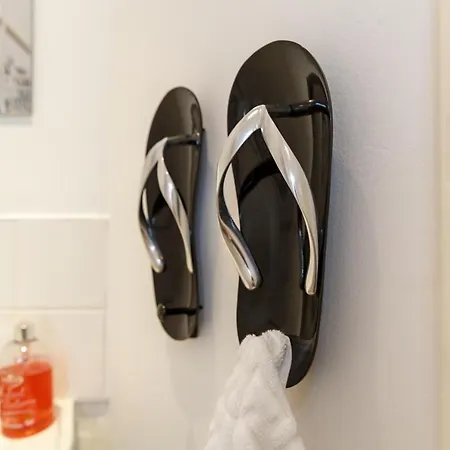 Πανσιόν Host - In A Spacious Coliving And Coworking With Garden, And Parking Close To Centre