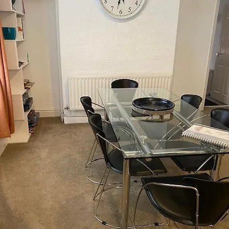 39 Cowley Road