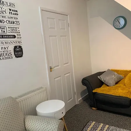 Bright, Comfortable Home, Convenient For Centre *