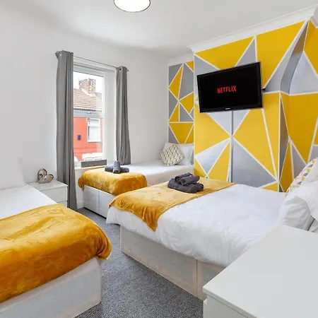 The World Famous Henderson House Free Parking * Liverpool
