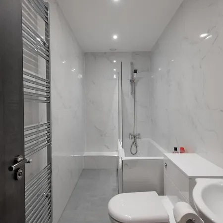 16 Queen Avenue Collection By Happy Days * Liverpool