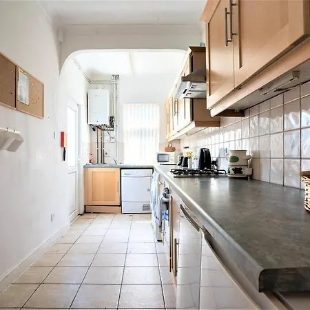 Charming 4-bed Pet Friendly House In Vakantiehuis