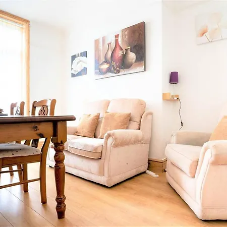 Charming 4-bed Pet Friendly House In Liverpool