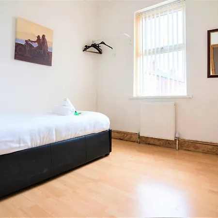 Charming 4-bed Pet Friendly House In Vakantiehuis Liverpool