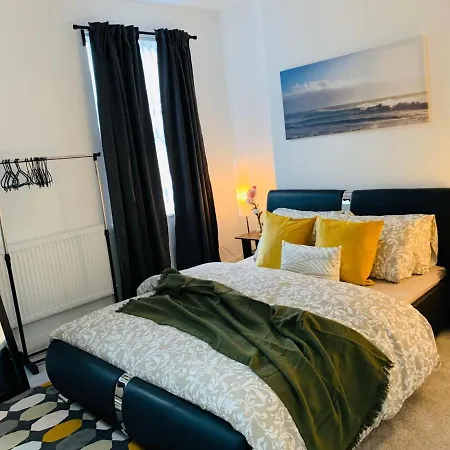 Holiday home Stylish, Spacious & Luxurious - Parking Liverpool