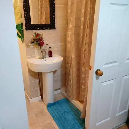 Spacious Double In Anfield Homestay