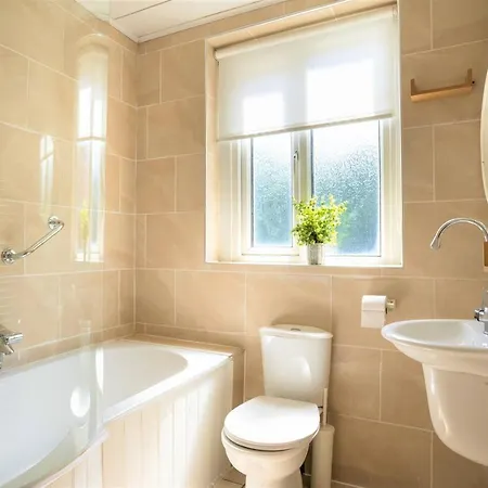 Charming 4-bed Pet Friendly House In Vakantiehuis Liverpool