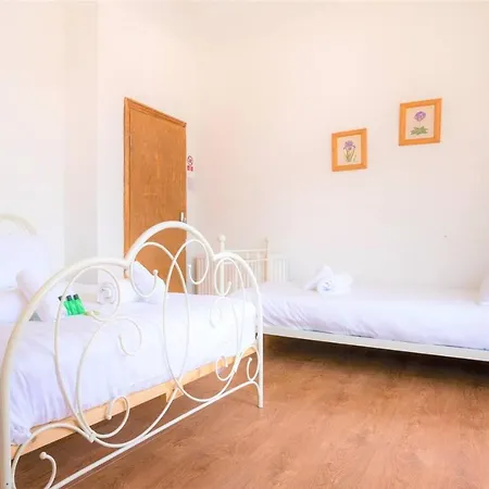 Charming 4-bed Pet Friendly House In * Liverpool