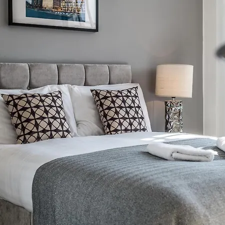 Host & - Manhattan House 14 *