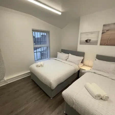 County Serviced 4* Liverpool
