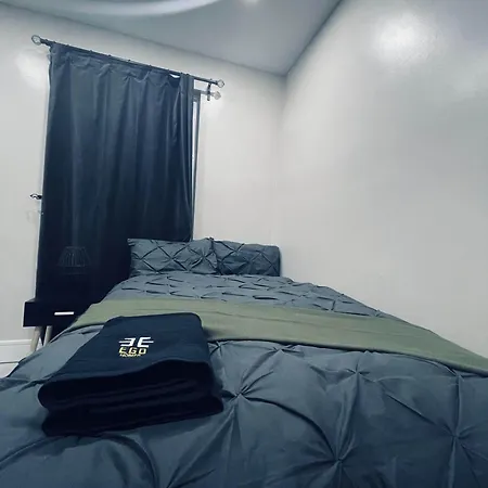 Immaculate Modern With Parking - Sleeps 8 - * Liverpool